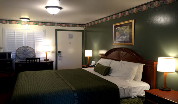 Surfside Stay Morro Bay - Standard Queen